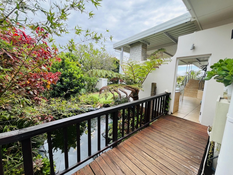 6 Bedroom Property for Sale in Gonubie Eastern Cape